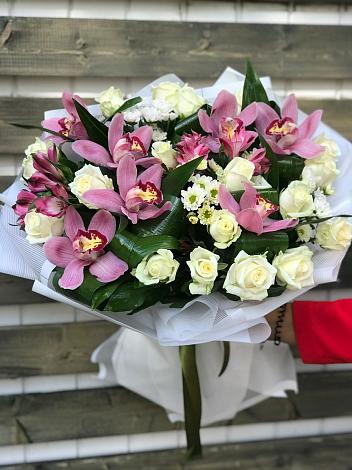 Букет цветов из: Розы и Хризантемы в Красном Сулине