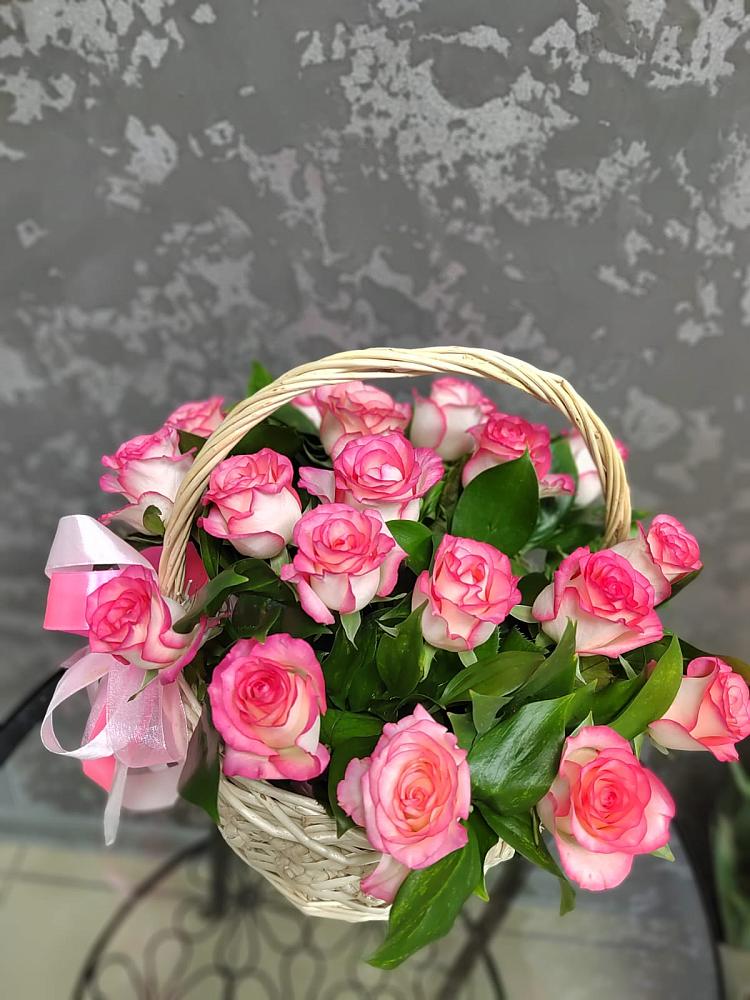 Цветочная композиция из Розы в корзине в Красном Сулине