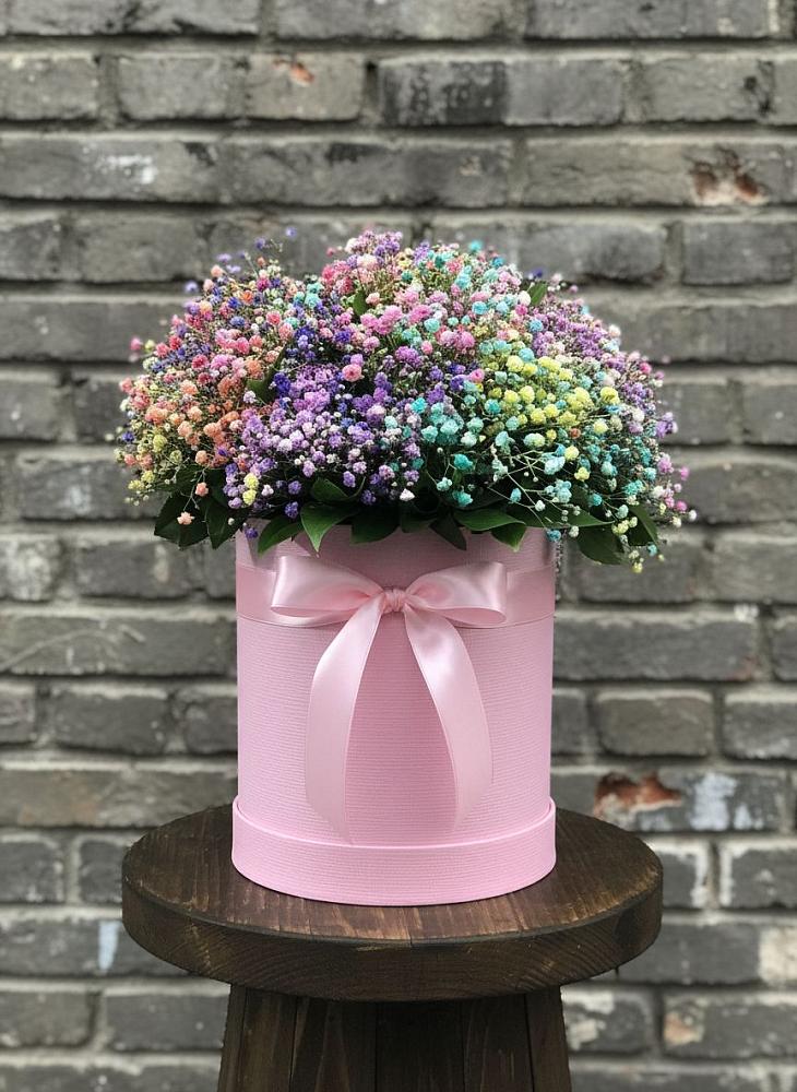 Цветочная композиция из Гипсофила и Розы в шляпной коробке в Красном Сулине
