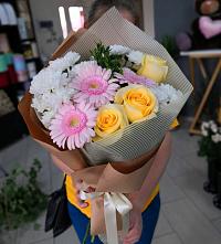 Букет цветов из:  Герберы, Розы и Хризантемы в Красном Сулине
