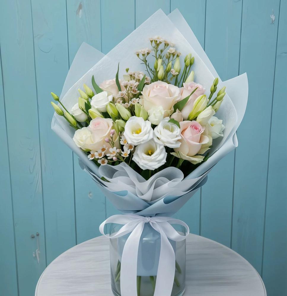 Букет цветов из: Розы и Лизиантусы в Красном Сулине