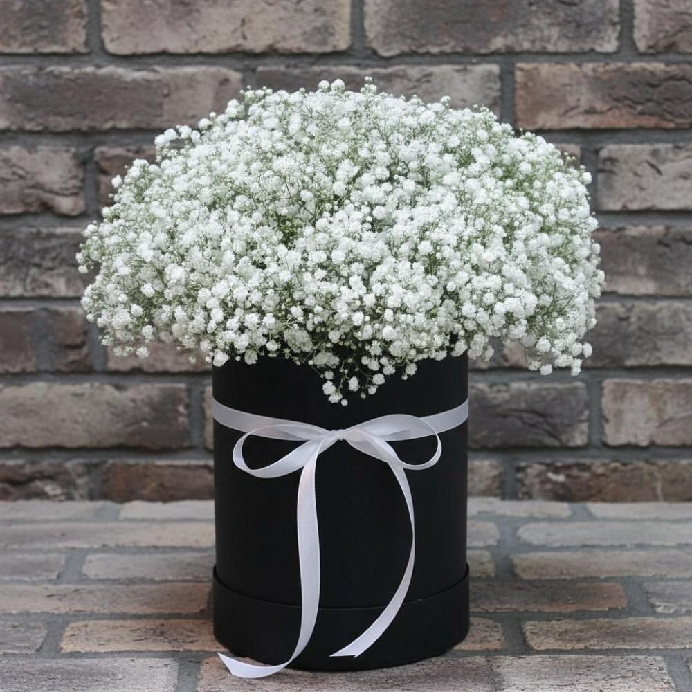 Цветочная композиция из Гипсофила в шляпной коробке в Красном Сулине