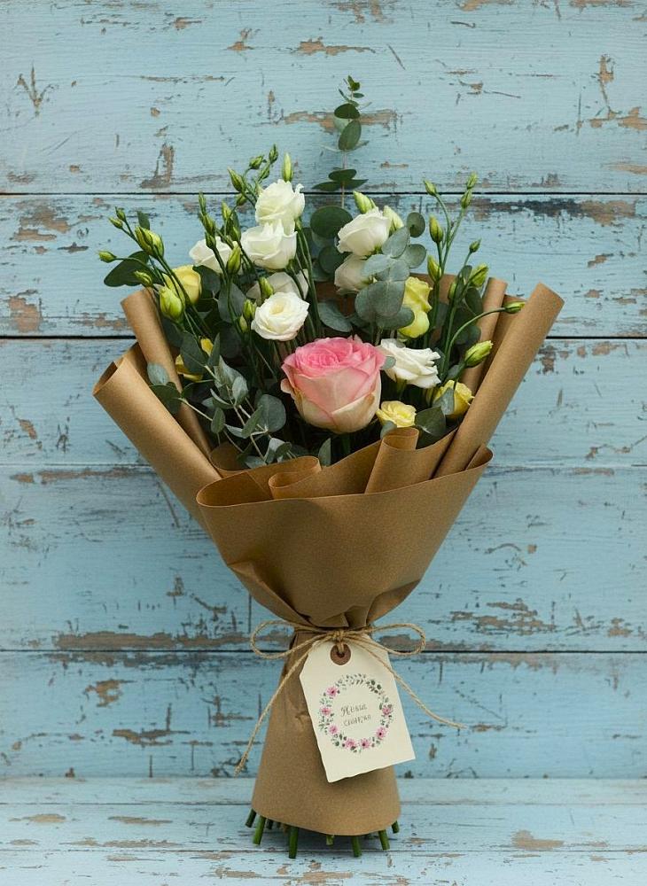 Букет цветов из: Розы и Лизиантусы в Красном Сулине