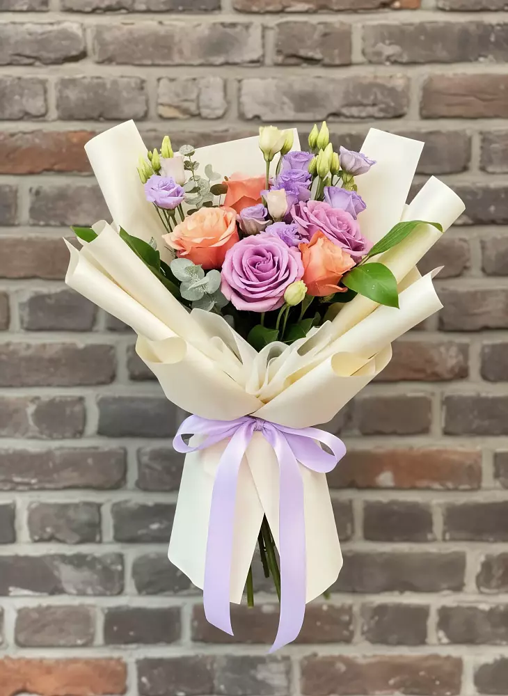 Букет цветов из: Лизиантусы и Розы в Красном Сулине