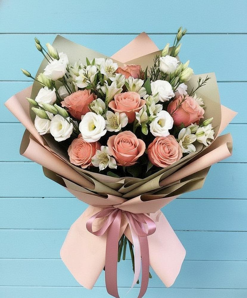 Букет цветов из: Розы, Альстромерии и Лизиантусы в Красном Сулине