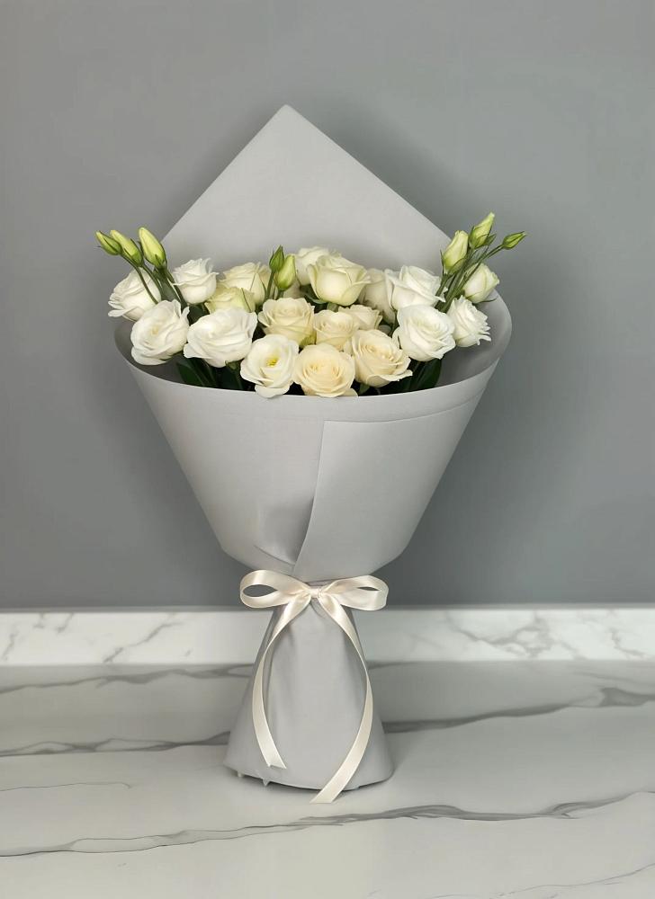 Букет цветов из: Розы и Лизиантусы в Красном Сулине