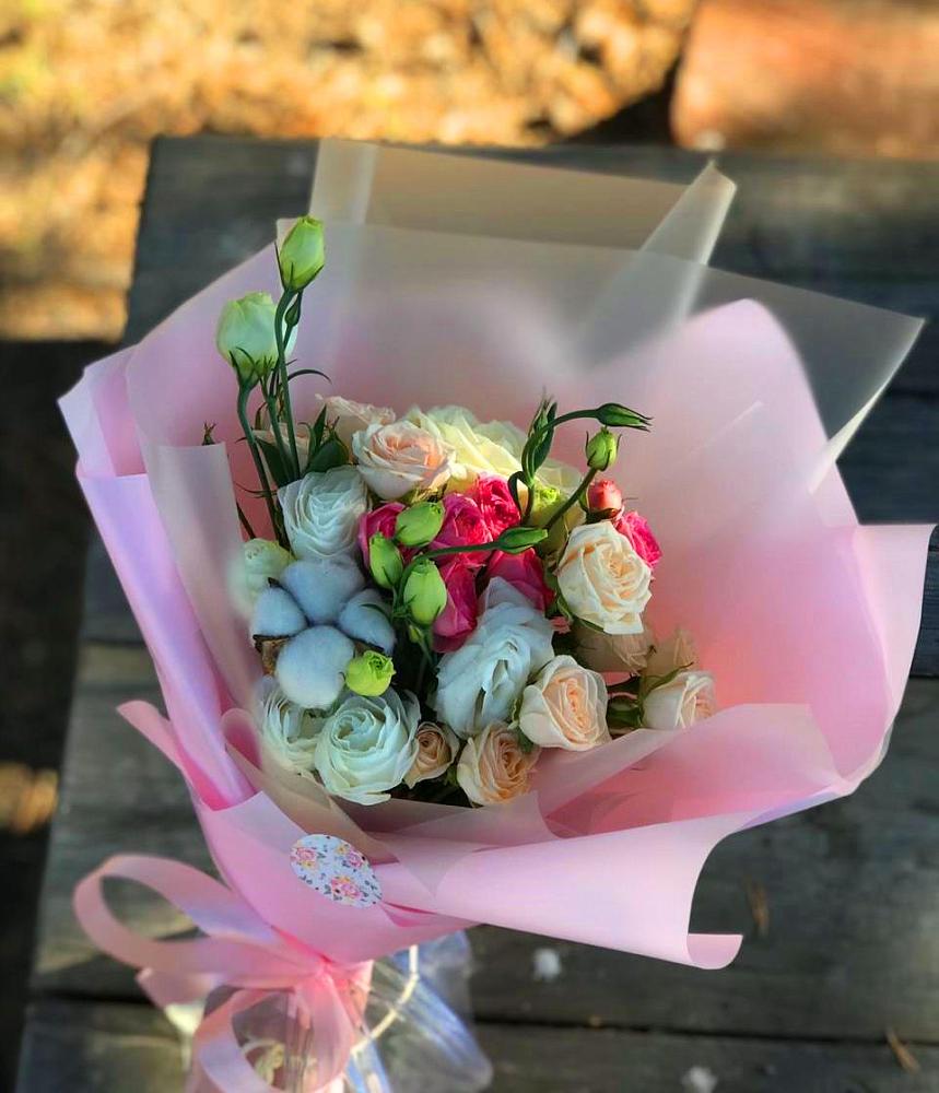 Букет цветов из: Розы и Лизиантусы в Красном Сулине