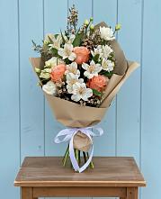 Букет цветов из:  Альстромерии, Лизиантусы, Розы и Хризантемы #REPLACE_PRED# Красном Сулине