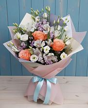 Букет цветов из:  Лизиантусы, Розы, Альстромерии и Гипсофила в Красном Сулине