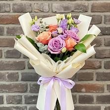 Букет цветов из:  Лизиантусы и Розы в Красном Сулине