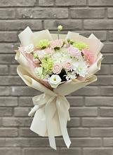 Букет цветов из:  Гвоздики, Розы, Лизиантусы и Хризантемы в Красном Сулине