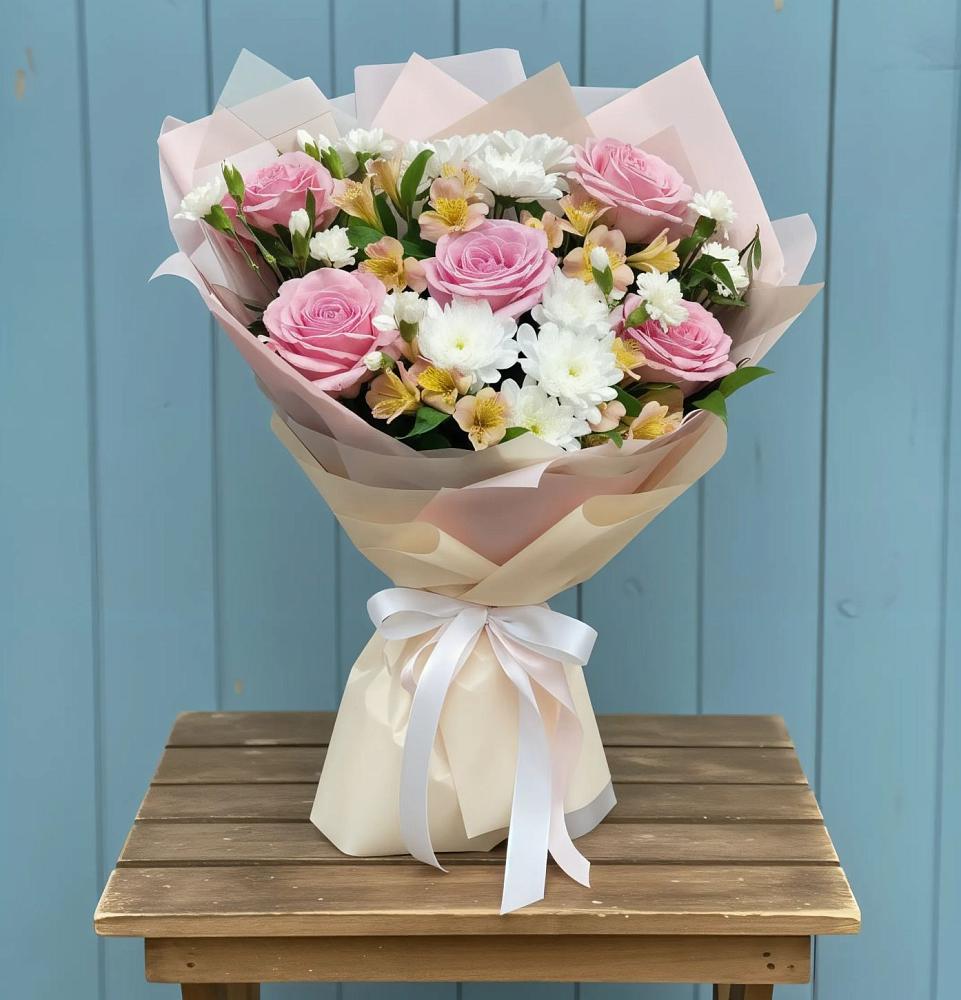 Букет цветов из: Гвоздики, Орхидеи и Розы в Красном Сулине