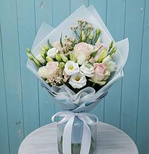 Букет цветов из:  Розы и Лизиантусы в Красном Сулине
