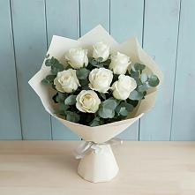 Букет Белые розы в Эвкалипте #REPLACE_PRED# Красном Сулине
