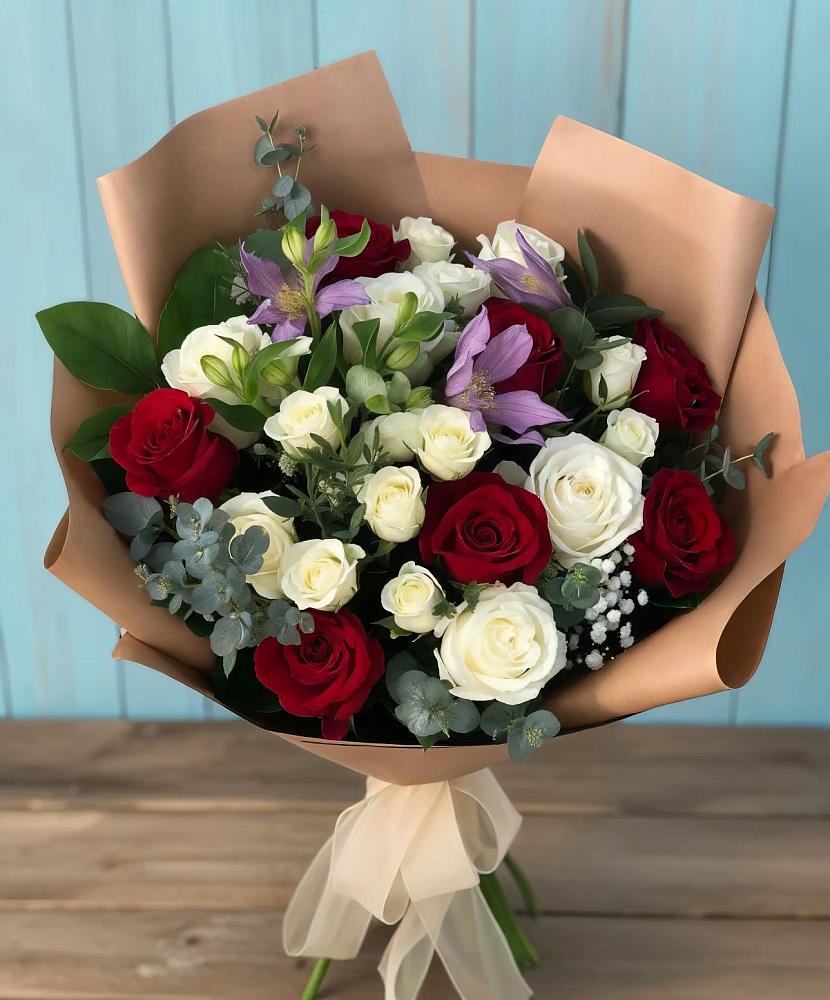 Букет цветов из: Розы и Альстромерии в Красном Сулине