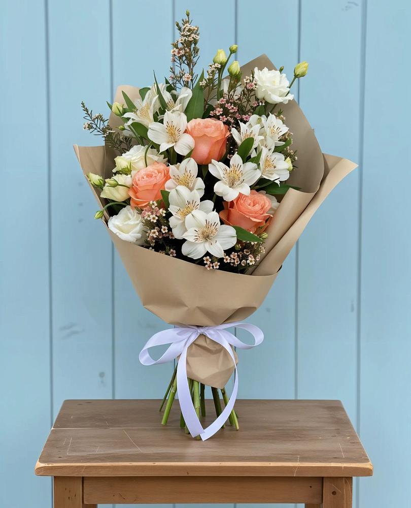 Букет цветов из: Альстромерии, Лизиантусы, Розы и Хризантемы в Красном Сулине