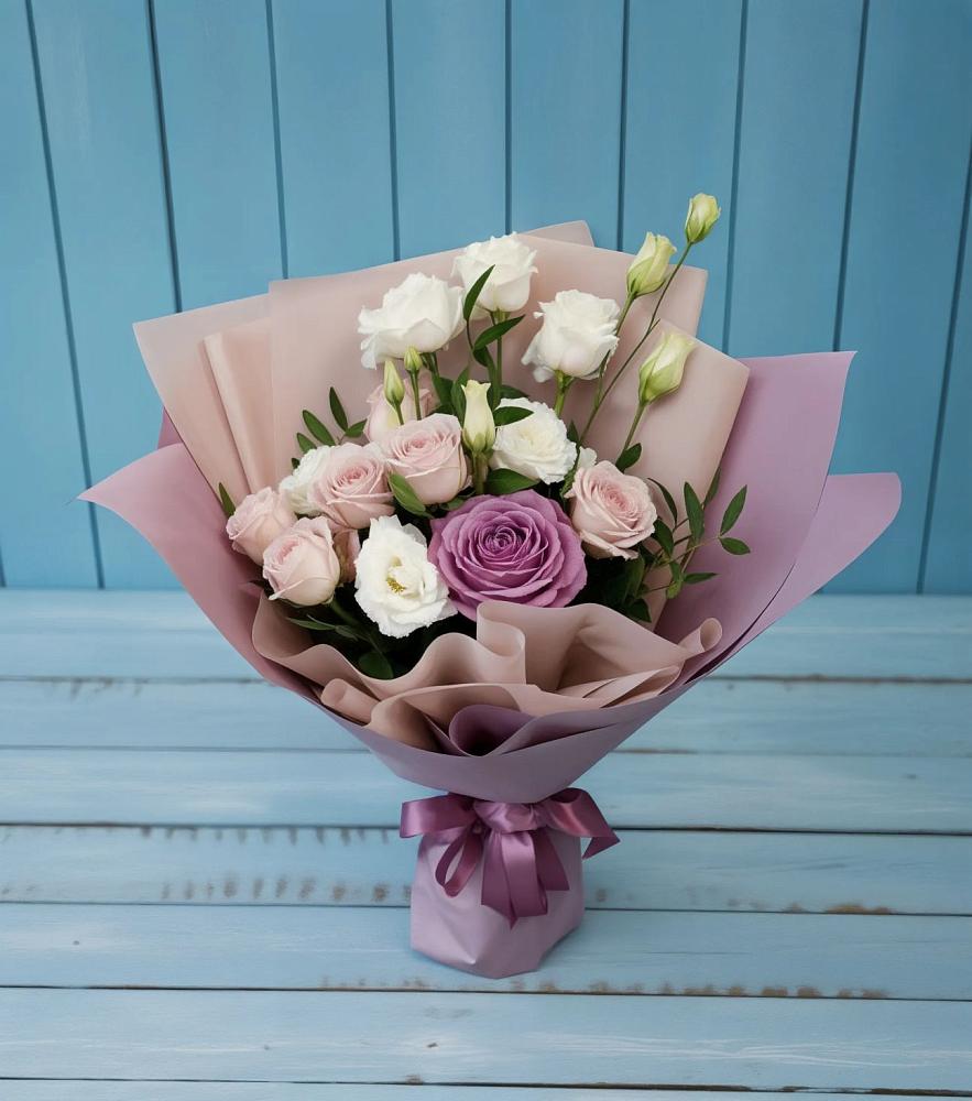 Букет цветов из: Розы и Лизиантусы в Красном Сулине